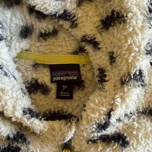 Patagonia Fleece bear hoodie 5T - Picture 3 of 7